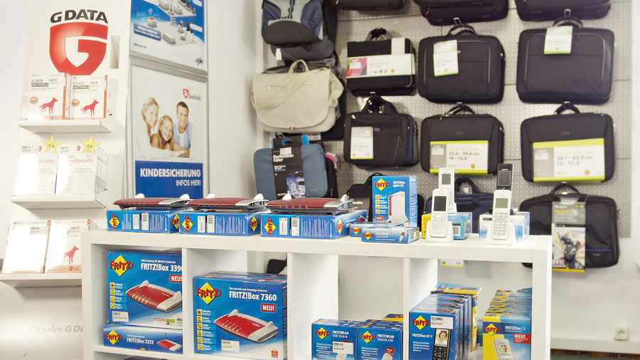 Sortiment: Router, Telefone, Heimvernetzung, Notebooktaschen